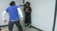 VIDEO: Učitelka brutálně zmlátila 13letého žáka