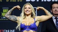 Místo prádla kupuje dupačky. Sexy boxerka odhalila pohlaví dítěte