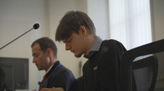 Mladík měl způsobit nehodu, při které uhořel muž. Soud vyslechl spolujezdce