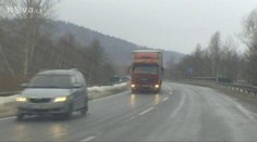 Z kamionů padá led a ničí skla. Co s tím?