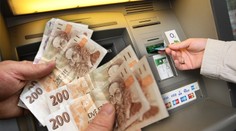 Lidé víc vydělali, ale měli na méně věcí. Ceny nutí šetřit i na zdraví