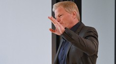 Bayern i přes jedenáctý ligový titul v řadě odvolal svého generálního ředitele
