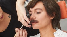 To v Tváři ještě nebylo! Borhyová s knírkem to natře všem! FOTO