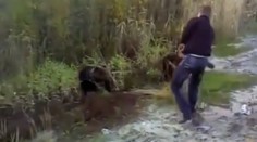 VIDEO jen pro otrlé: Grázl ubil medvídě kovovou tyčí!