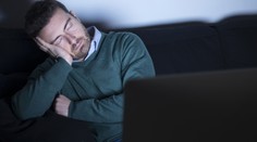 Usínáte u televize? Můžete si zadělat na pořádné zdravotní potíže, varuje lékař