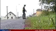 VIDEO: Auto přeletělo plot a přistálo na zahradě