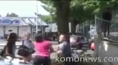 VIDEO: Policista uhodil pěstí teenagerku při potyčce v Seattlu