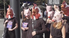 Centrum Prahy zaplavili aktivisté ve zvířecích maskách