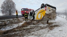 Na Vysočině vydatně sněžilo. Policie varovala před obtížnou situací na D1