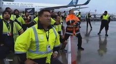 PARÁDA: Podívejte se, jak přivítali All Blacks na letišti po příletu!