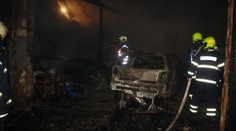 V ohořelé stodole našli mrtvolu! Máma tří dětí skončila v nemocnici