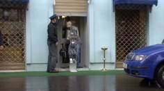 Zloději v kuklách ukradli z klenotnictví zboží za 5 milionů
