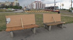 Kutilská úprava laviček rozdělila Prahu. Měla odradit bezdomovce