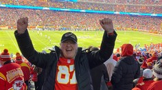 Matka hvězd NFL letěla 2000 kilometrů, aby stihla oba syny v jeden den