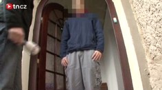 Opilý voják vlezl cizí dívce (13) do postele