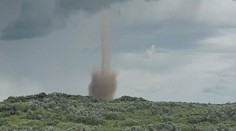 VIDEO: V USA spatřili zvláštní tornádo. Někdo v něm viděl kytaru, jiný zvednutý prst