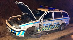 Pražští strážníci cestou k případu bourali s tramvají a autobusem