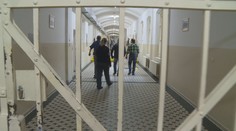 Vězeň se natáčel a videa sdílel. Neví se, jak se telefon do věznice dostal