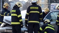 Čelní srážka aut. Zasahoval i vrtulník