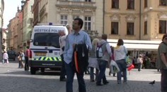 Pivo v ulicích? Strážníci se tváří nevšímavě, ukázal test