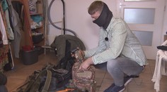 Dobrovolníci odjíždějí bojovat za Ukrajinu. Prezident jim slibuje beztrestnost