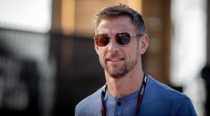 Bývalý šampion F1 se vrací k závodění. Prý se zavázal na celou sezonu