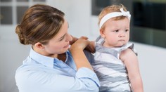 Maminka kvůli chybě úřadu přišla o rodičák. Zažádejte si jinde, řekli jí