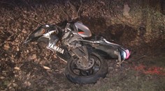 Motorkář trefil odbočující autobus, sanitka ho odvezla na ARO