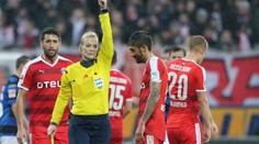 Ve fotbale nemáš co dělat! řekl hráč rozhodčí. Dostal tvrdý trest