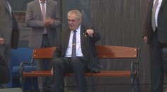 Zeman je zdravý, hlásí Hrad. Přesto zjednodušil další cestu