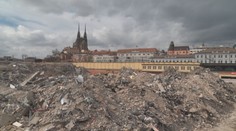 Brno má "novou" atrakci. Po demolici obchoďáku jde krásně vidět Petrov