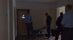 Muž se zabarikádoval s nožem v bytě, pak se vzdal policii
