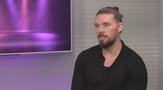 Táta byl v dětství pořád pryč. Ve své rodině si to nastavím jinak, říká Matyáš Hložek