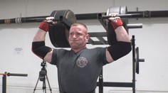 Soutěž o nejsilnějšího hasiče světa se blíží. Komu Schwarzenegger předá sekeru?
