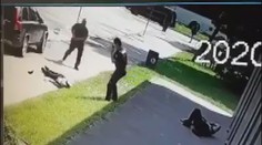 Děti do náruče, útěk, střelba! Video má zachycovat zásah ve Vrútkách