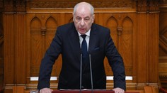 Maďarský prezident podepsal svůj konec. Mluví o útoku na demokracii