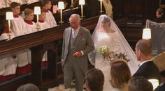 Co si špital Charles s Meghan, když ji vedl k oltáři? Je to frajer!