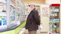 Čeští senioři nemají na léky. Snaha ušetřit je nutí zanedbávat léčbu