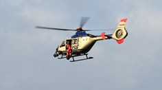 V Sasku se zřítila helikoptéra do řeky. Dva vojáky našli mrtvé, třetího hledají