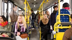 Chlapec dostal v autobuse záchvat. Pomohl mu jediný cestující, ostatní přihlíželi