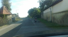 Na motorce s prknem