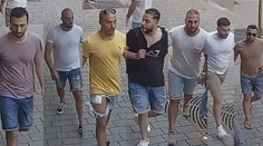 Nesmíte pít vlastní alkohol, řekl číšník hostům. Surově ho zkopali