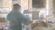 V nemocnicích ubývá hospitalizovaných. V mnoha případech kvůli tomu, že zemřou