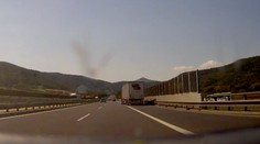 Kamioňák ohrozil životy! Neděláte na dálnici stejnou nebezpečnou chybu?