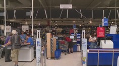 Obchodní centra musela začít šetřit. Možná v prodejnách sníží teploty