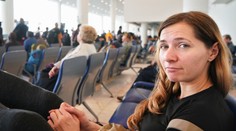 V teplácích a bez kartáčku, pláče Češka v Řecku. Nové věci ji už stály tisíce