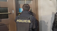 Muž okrádal lidi po celém Česku. Dopadli ho policisté ve Velké Británii
