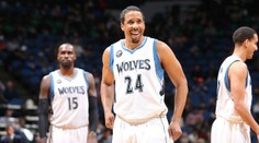 Je jako Jágr: Veterán NBA slaví 40 let, umí i koše přes celé hřiště!