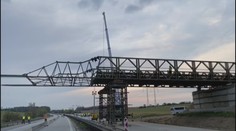 Unikátní práce na D1. Přes noc padly tři mosty přes dálnici