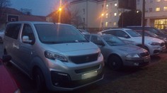Nebezpečné mamataxi. Měl by pro rodiče platit zákaz vjezdu ke škole?